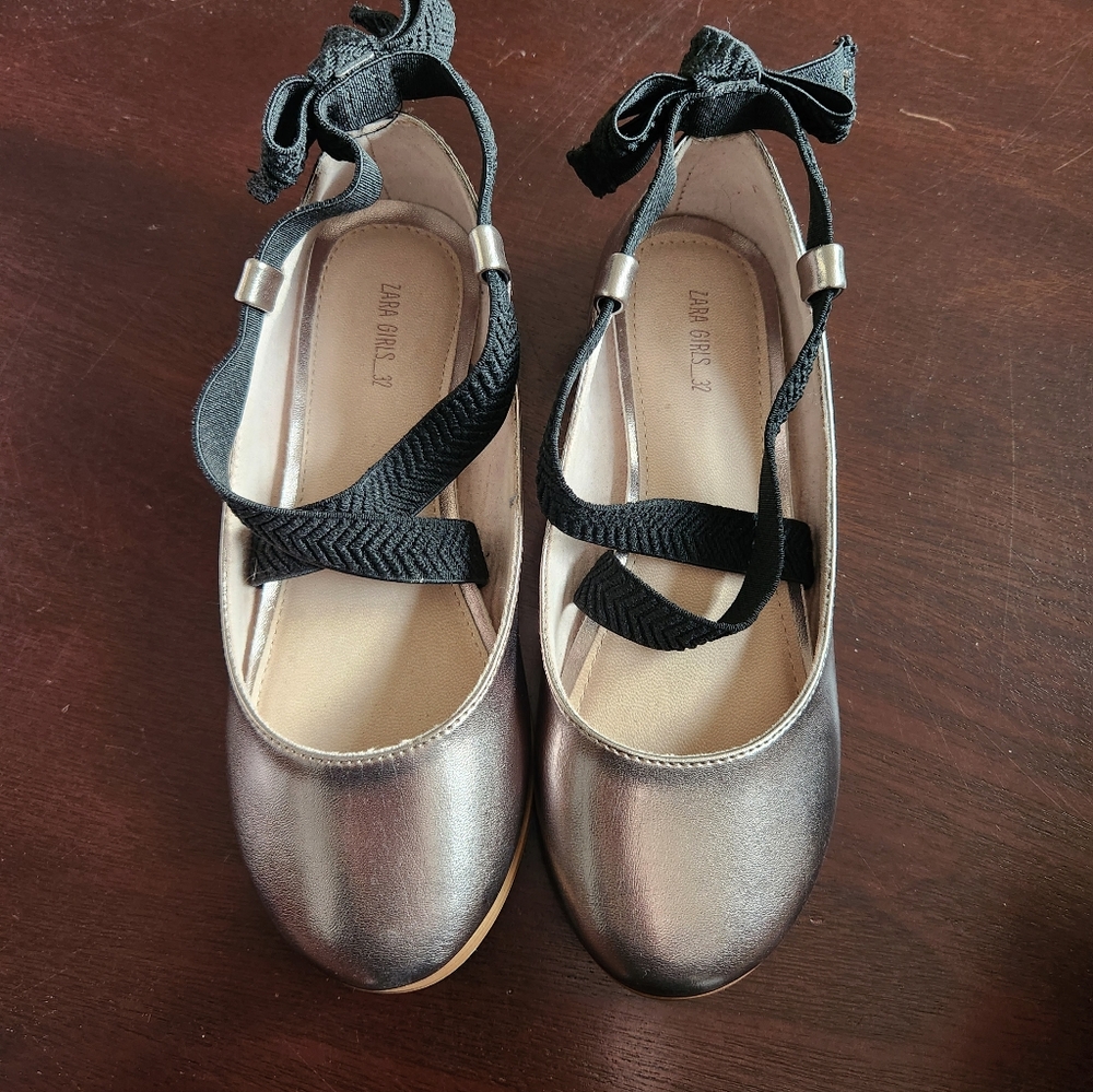 Zara Girls metallic flats 32